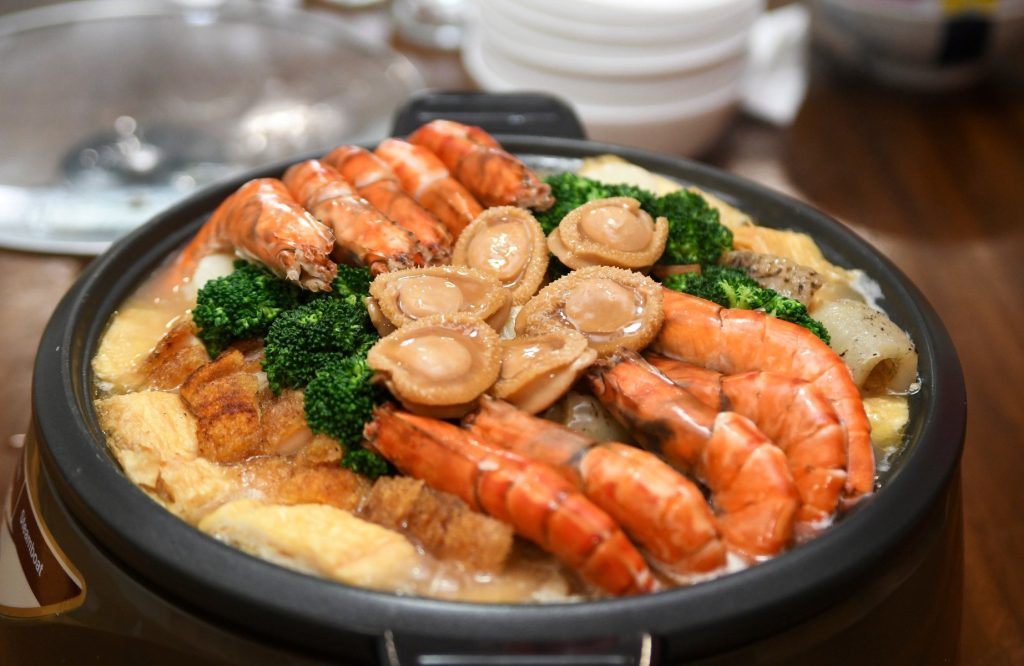 A dish of poon choi, a speciality from Hong Kong. © Tang Yan Song/Shutterstock
