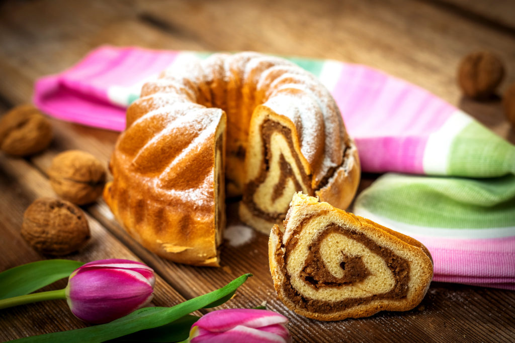 Potica, Slovenian traditional sweet roll with walnuts