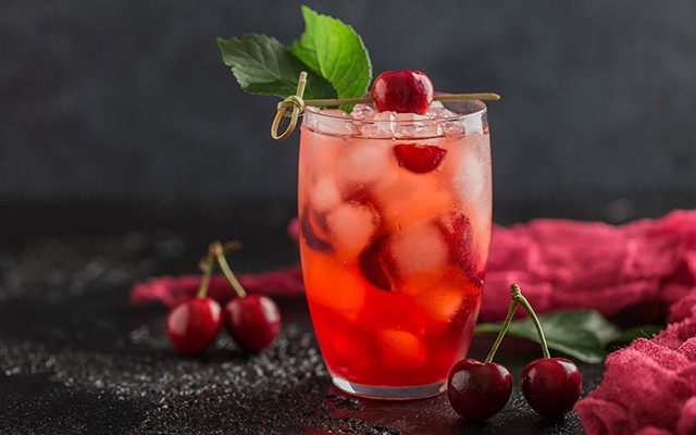 fresh-cherry-gin-tonic
