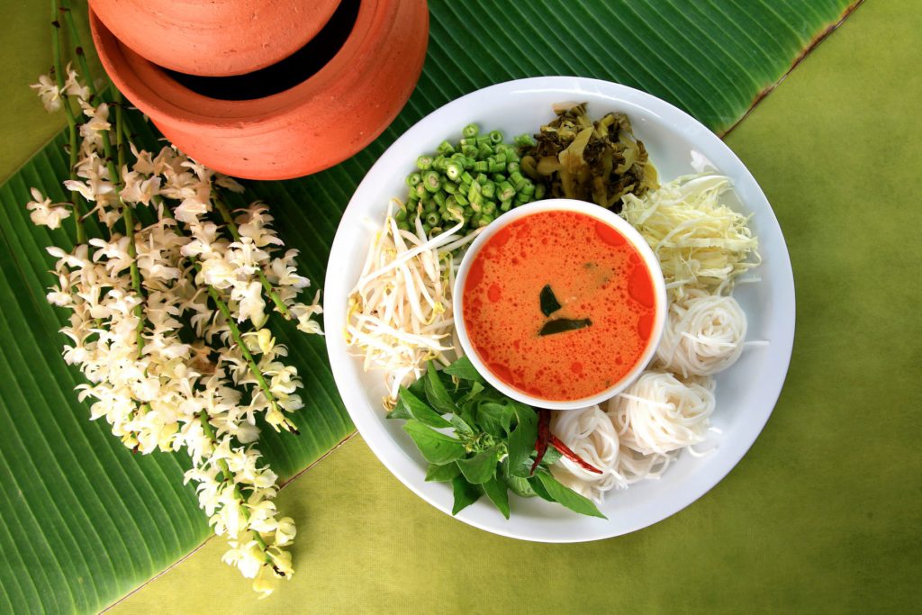 khanom chin with curry