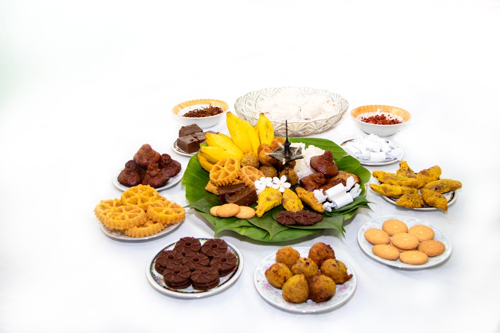 Sinhala,Tamil,New,Year,Traditional,Foods,With,Oil,Lamp.
