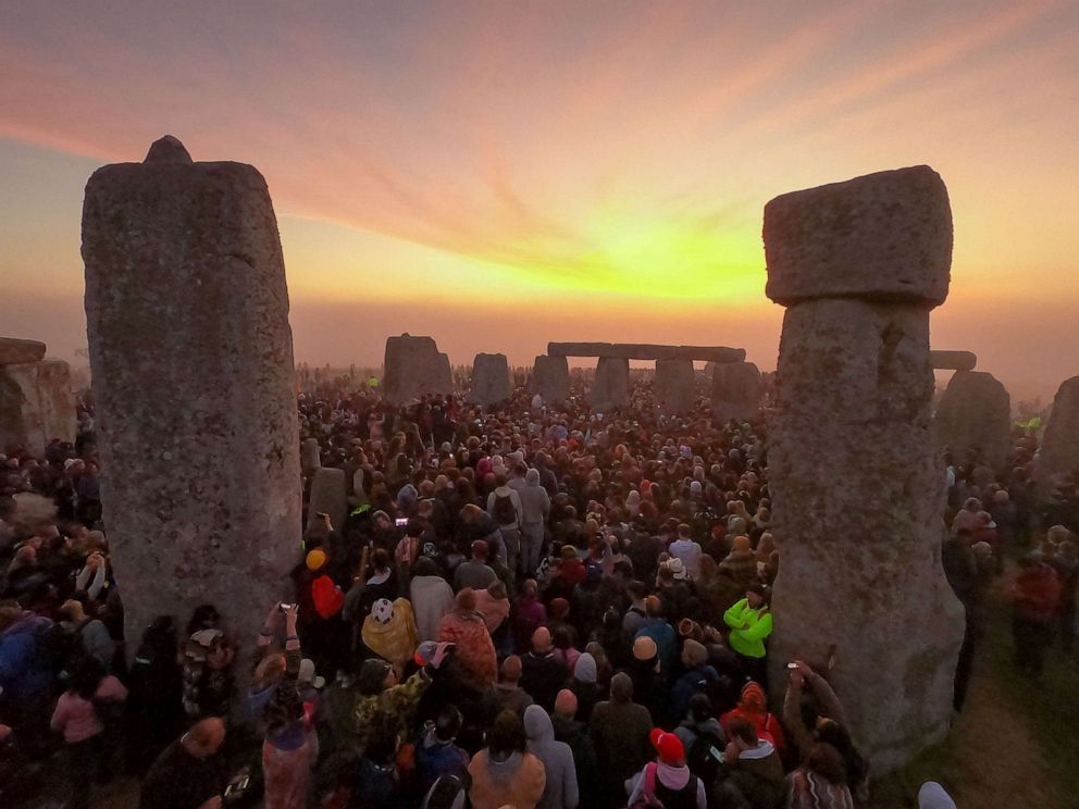 News at 9: Crowds mark summer solstice at Stonehenge, The Grand Canyon Is Hosting a Star Party and more