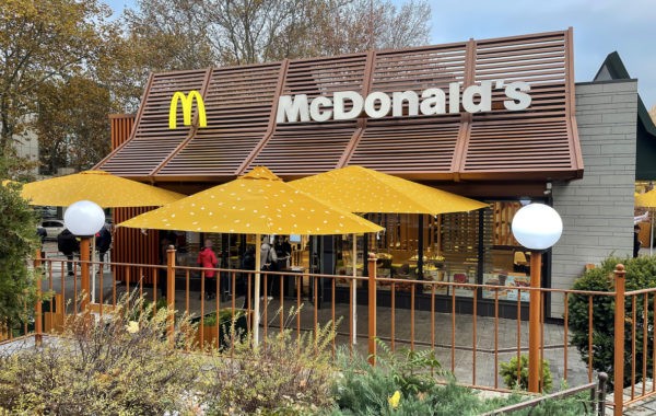 News at 9: McDonald's to reopen in Ukraine, Papa John's is making crustless Pizza Bowls and more