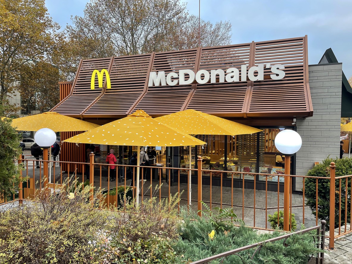 News at 9: McDonald's to reopen in Ukraine, Papa John's is making crustless Pizza Bowls and more