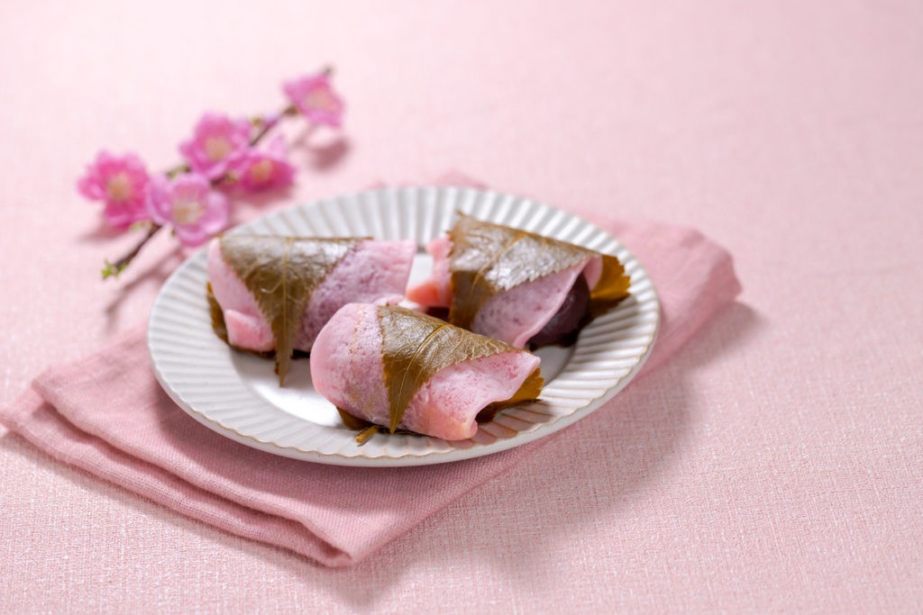 Traditional Japanese sweets, Sakura mochi