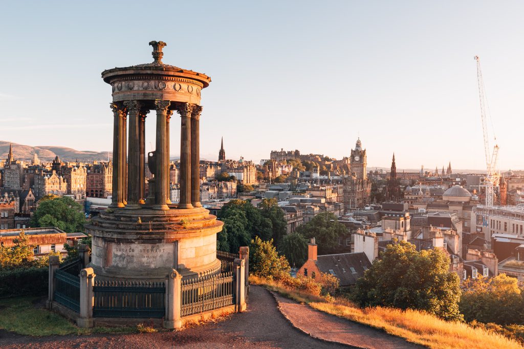 Explore the remarkable Edinburgh with your Local Specialist