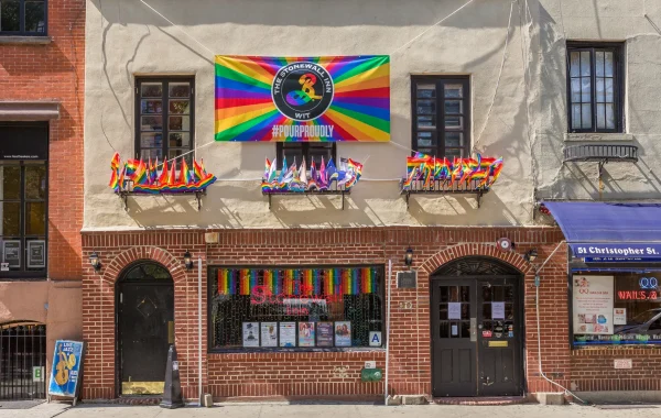 Your Guide To The Top 10 LGBTQ+ Bars In NYC