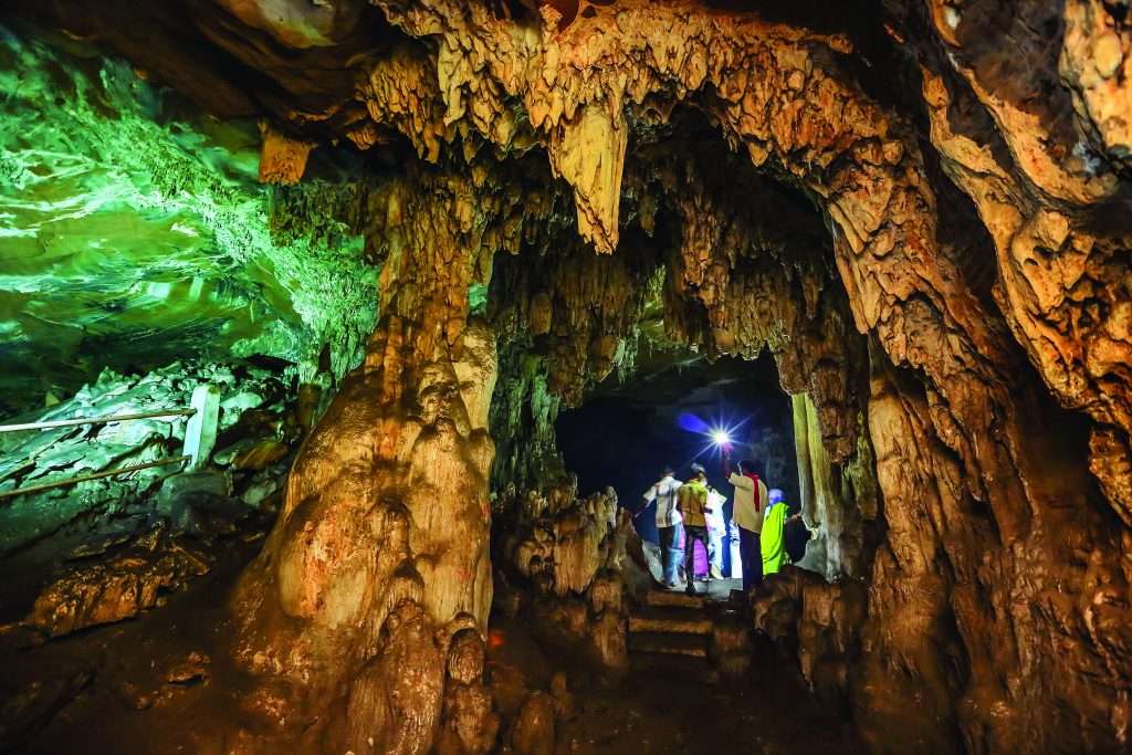 Kotumsar Caves