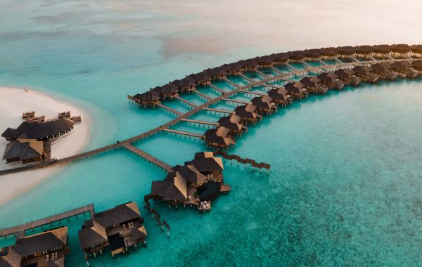 50 Shades of Blue: Siyam World Maldives Review — A Complete Guide to Villas, Beaches & Island Experiences