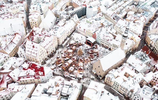 Pantone Dreams & Snowfall Scenes — The Christmas Markets Set for a White Christmas
