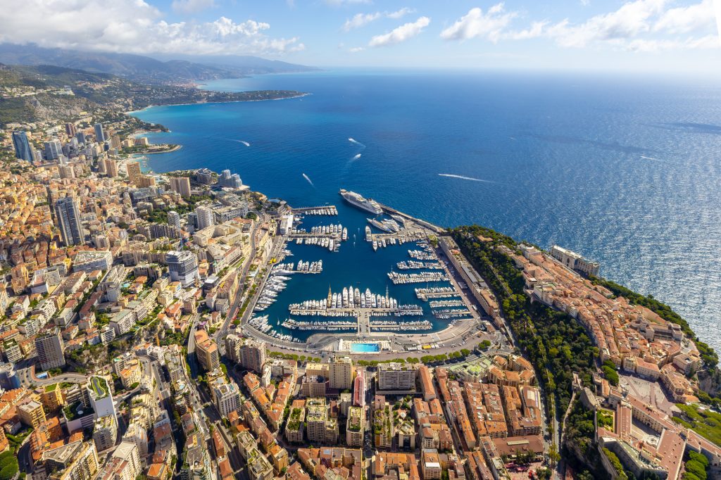 vue aérienne du Port Hercule à Monaco