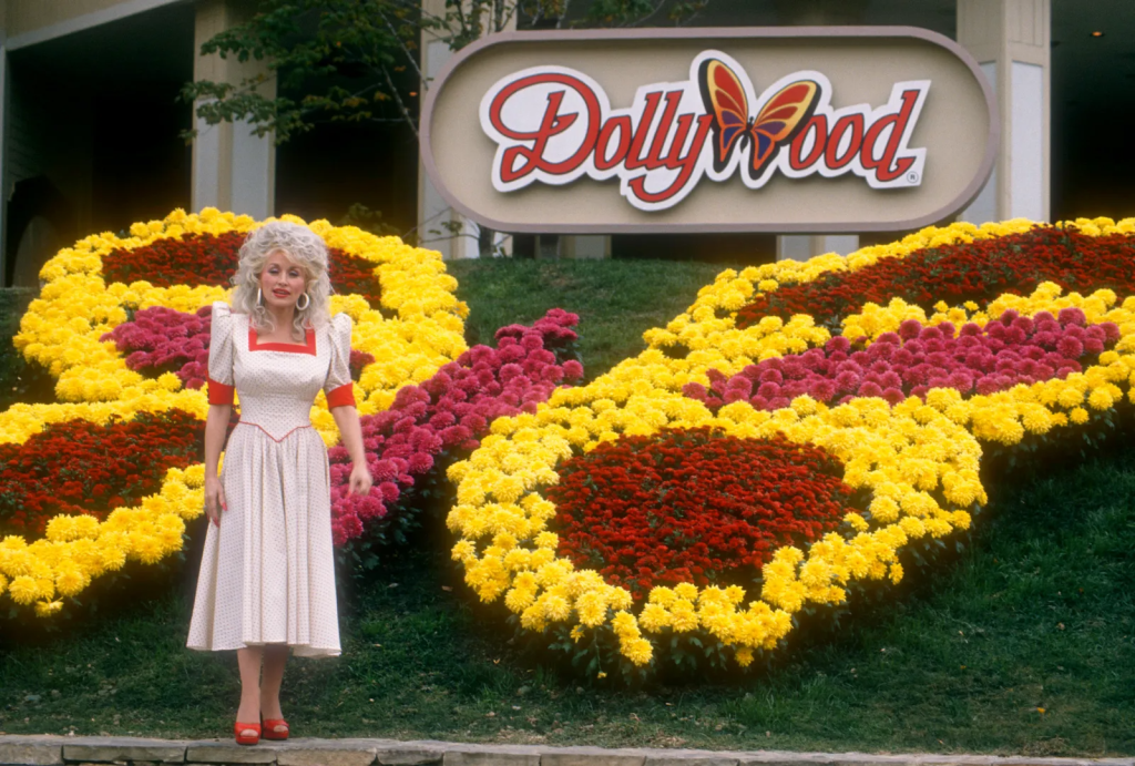 Dolly Parton poses for a portrait at Dollywood on 24 October 1988 in Pigeon Forge, Tennessee Getty Images