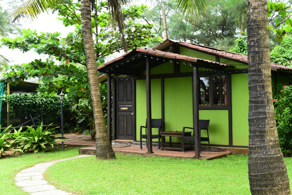 Across Goa, this vision is taking shape through new forms of travel. Eco stays and lowimpact accommodation connect visitors with the state’s quieter landscapes. Travellers wander through the paddy fields of Cansaulim, Taleigao and Divar Island and into the agricultural hinterlands of Salcette and Bardez, where village life unfolds at an unhurried pace.